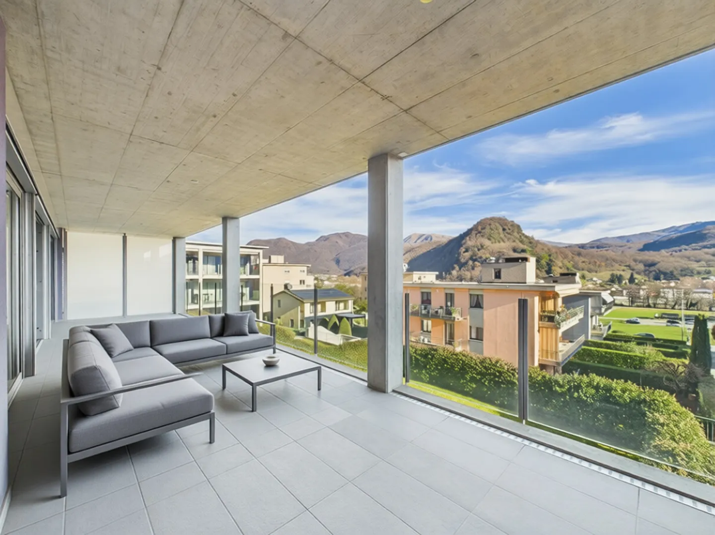 Modern 2.5-room apartment with large terrace in Gravesano - Photo 1 of 13