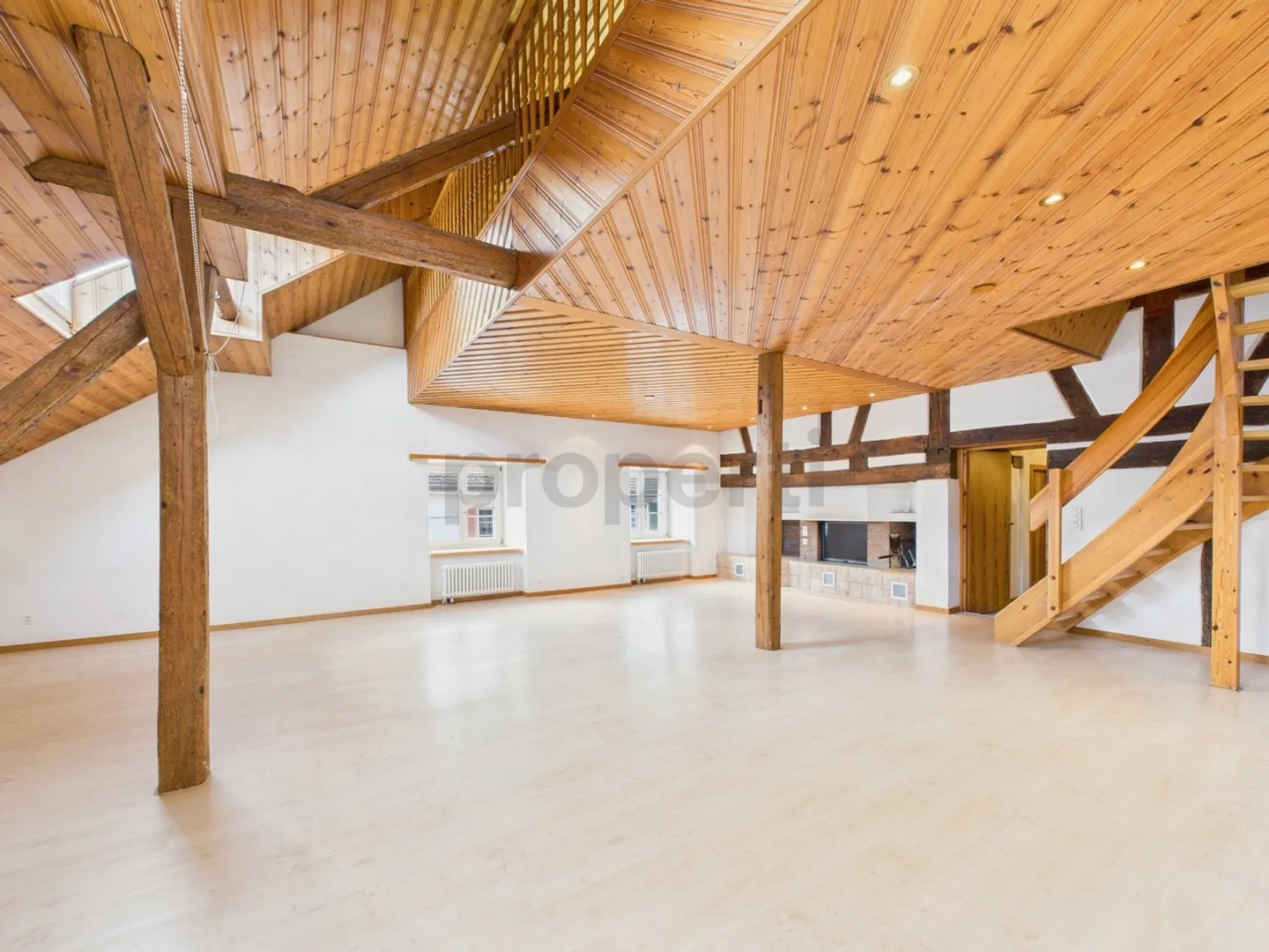 Ampio appartamento di 6,5 stanze con balcone, Neunkirch - Foto 1 di 13