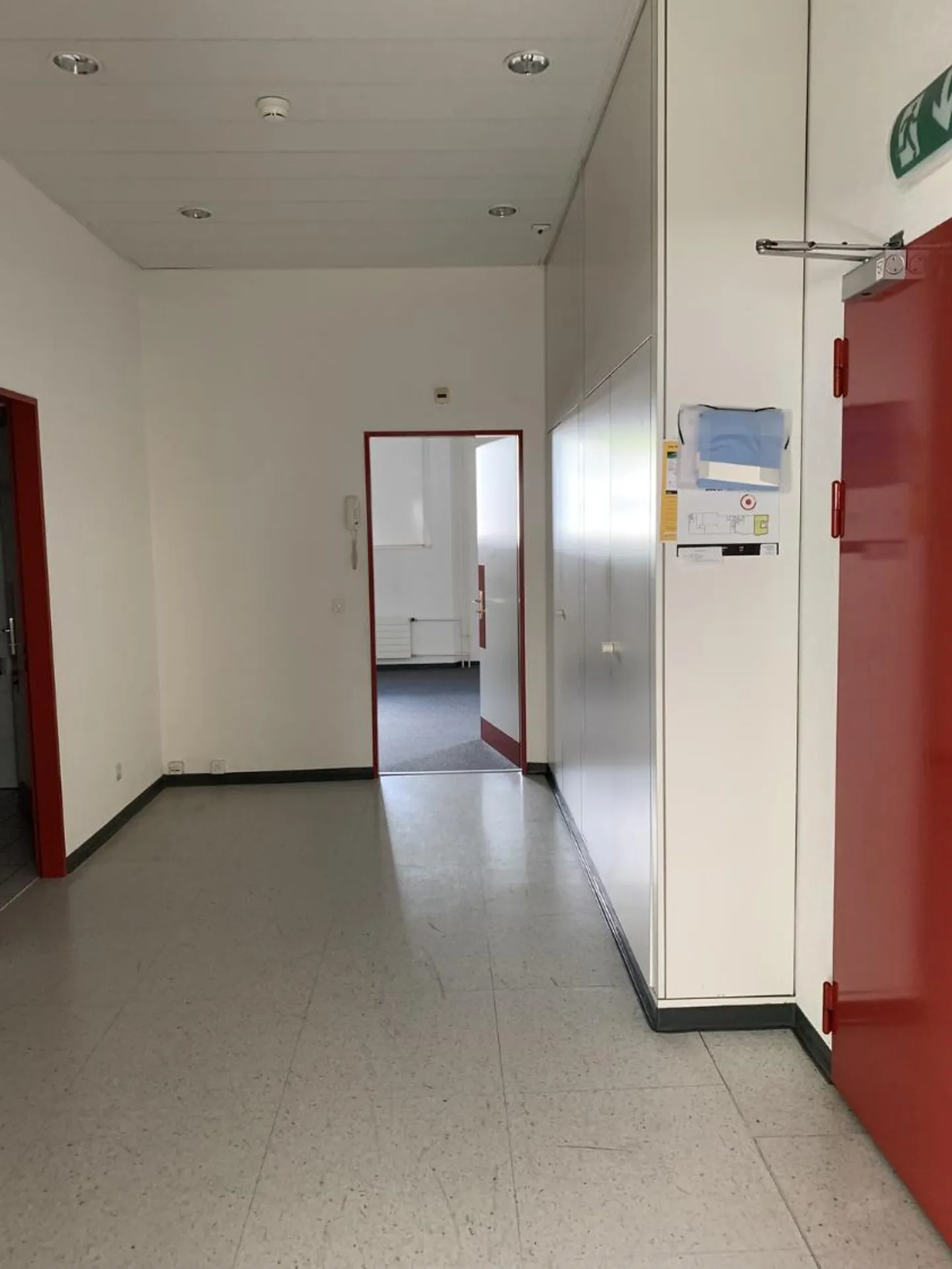 Montreux, a 2 minuti dalla stazione ferroviaria - Uffici - contratto di locazione a termine - Foto 3 di 10