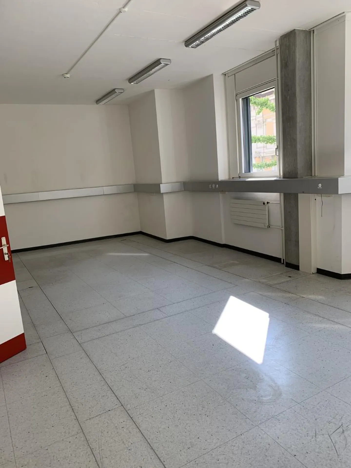 Montreux, a 2 minuti dalla stazione ferroviaria - Uffici - contratto di locazione a termine - Foto 7 di 10