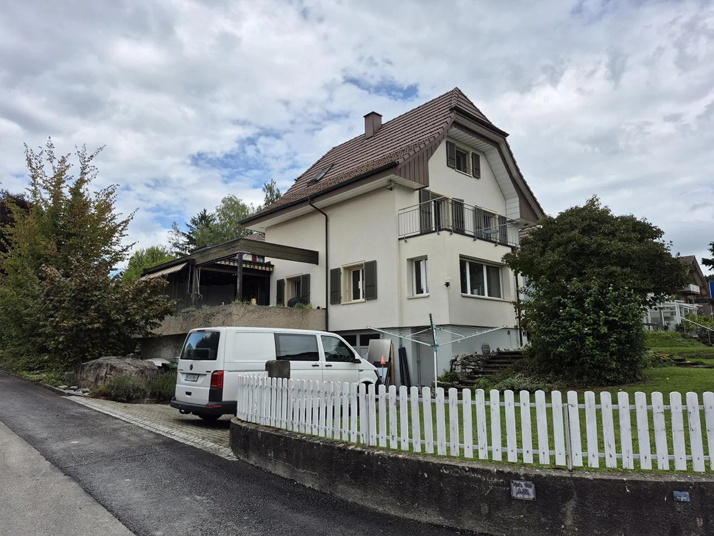 Maison individuelle spacieuse de 6 pièces à Oberdorf Münsingen - Photo 2 sur 13
