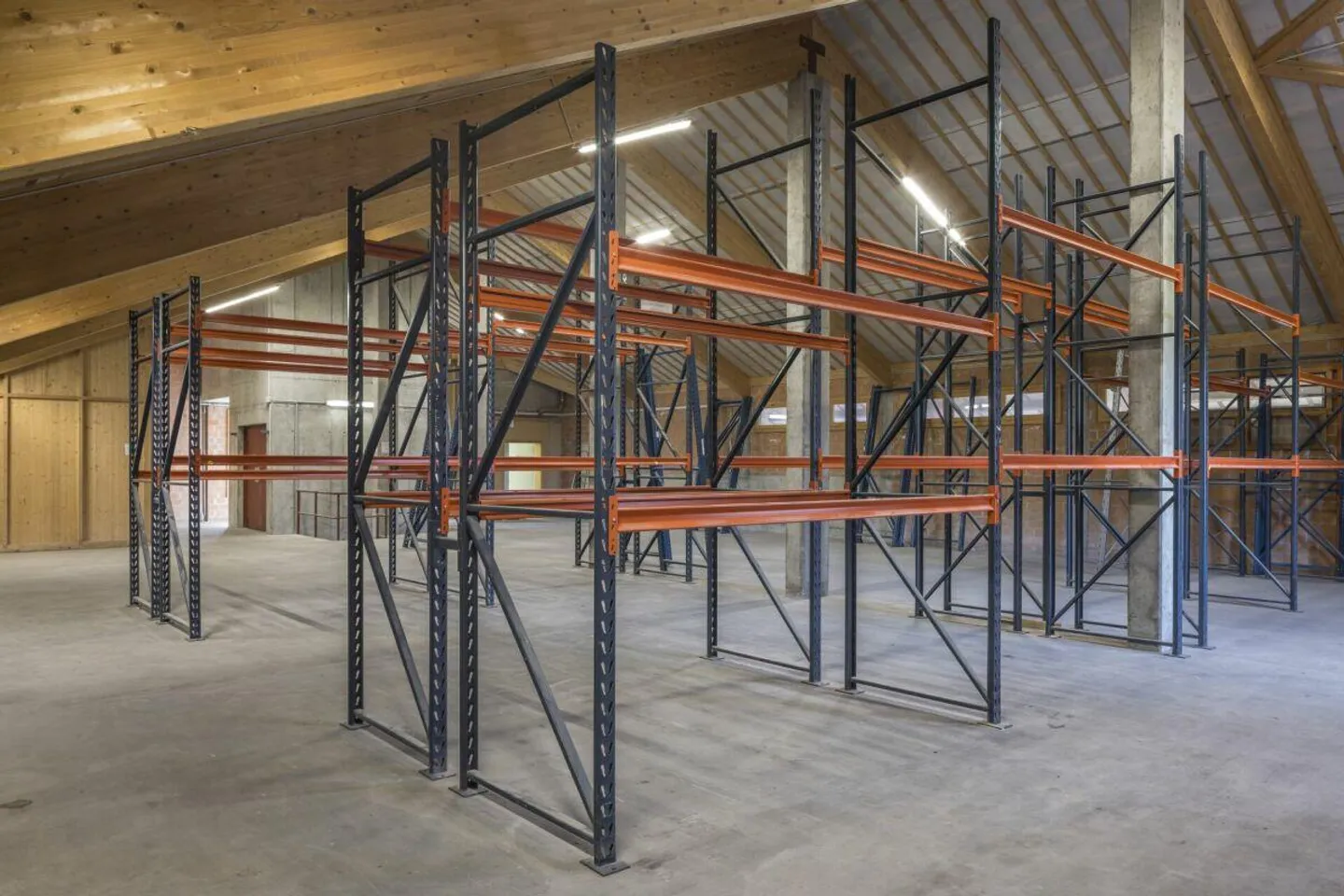 Propriété commerciale avec un grand potentiel d'utilisation, également à des fins résidentielles - Photo 15 sur 17