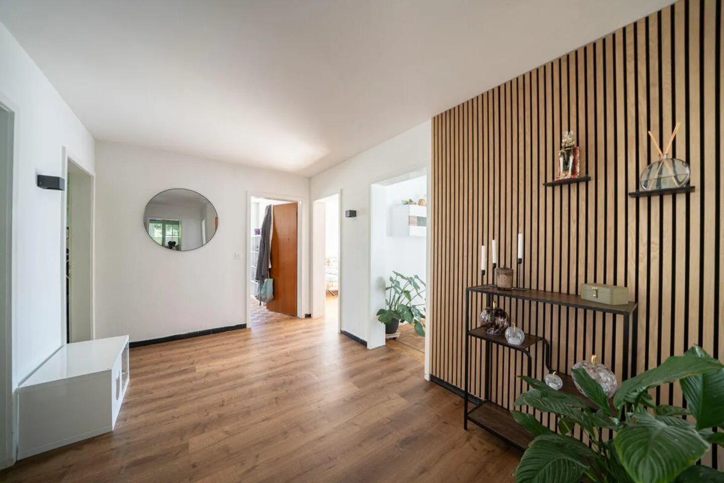Ampia casa bifamiliare con giardino paradisiaco e potenziale - Foto 4 di 13