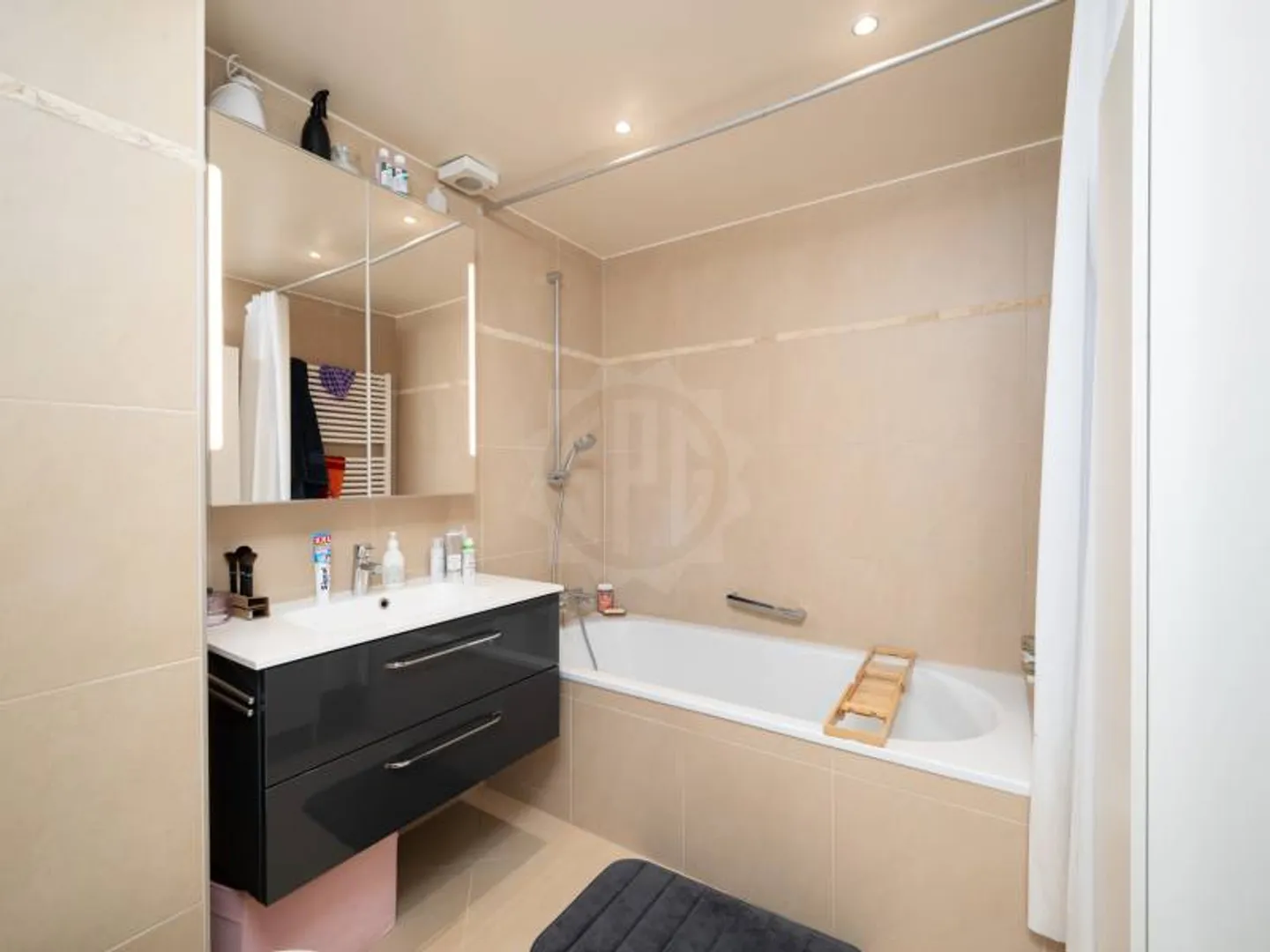 Villa moderna con piscina - Foto 10 di 12