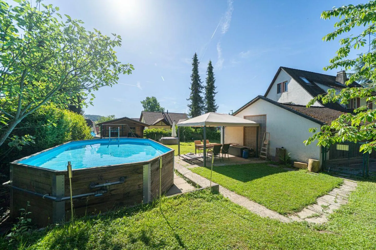 Ampia casa bifamiliare con giardino paradisiaco e potenziale - Foto 9 di 13