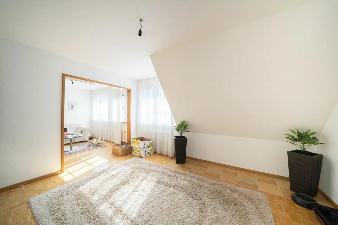 Ampia casa bifamiliare con giardino paradisiaco e potenziale - Foto 10 di 13