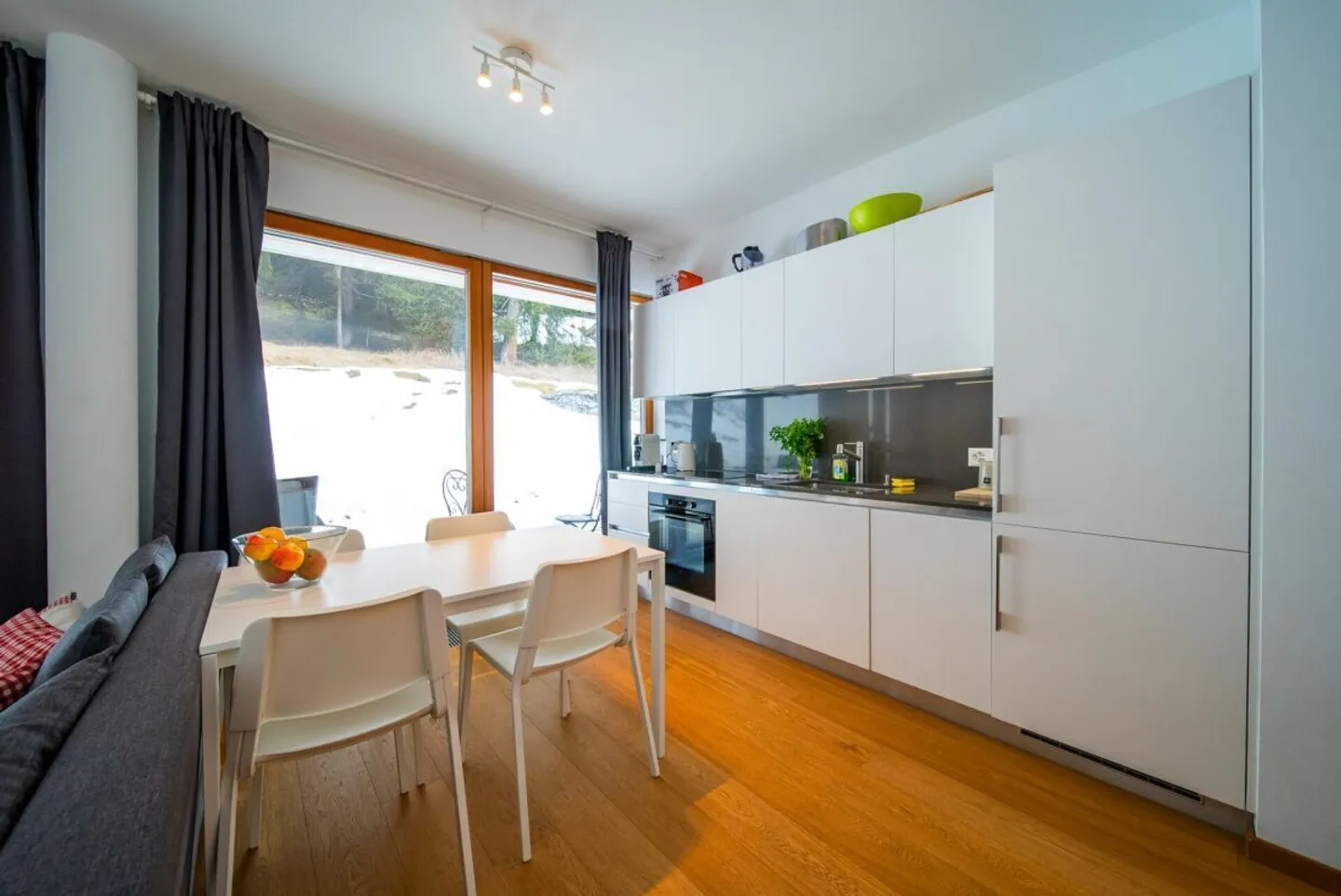 Appartement moderne de 2,5 pièces avec terrasse de 20 m² à Laax - Photo 4 sur 13