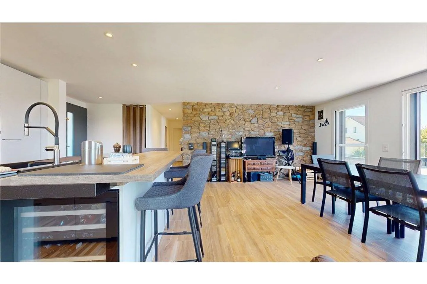 Unique, attique de standing proche d'Estavayer / Exclusivité RE/MAX - Photo 2 sur 10