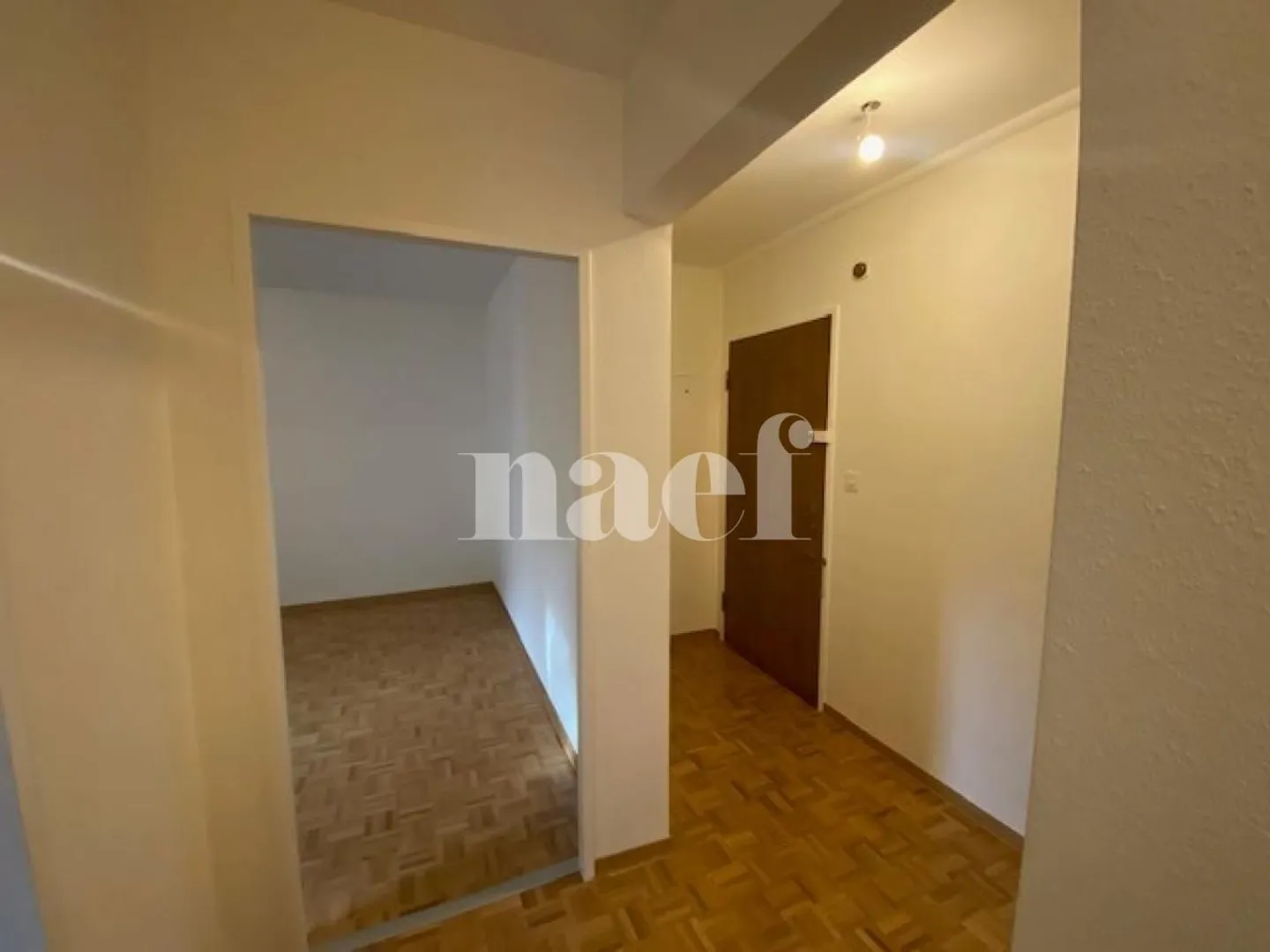 Appartement avec grande terrasse au rez-de-chaussée - Photo 2 sur 8