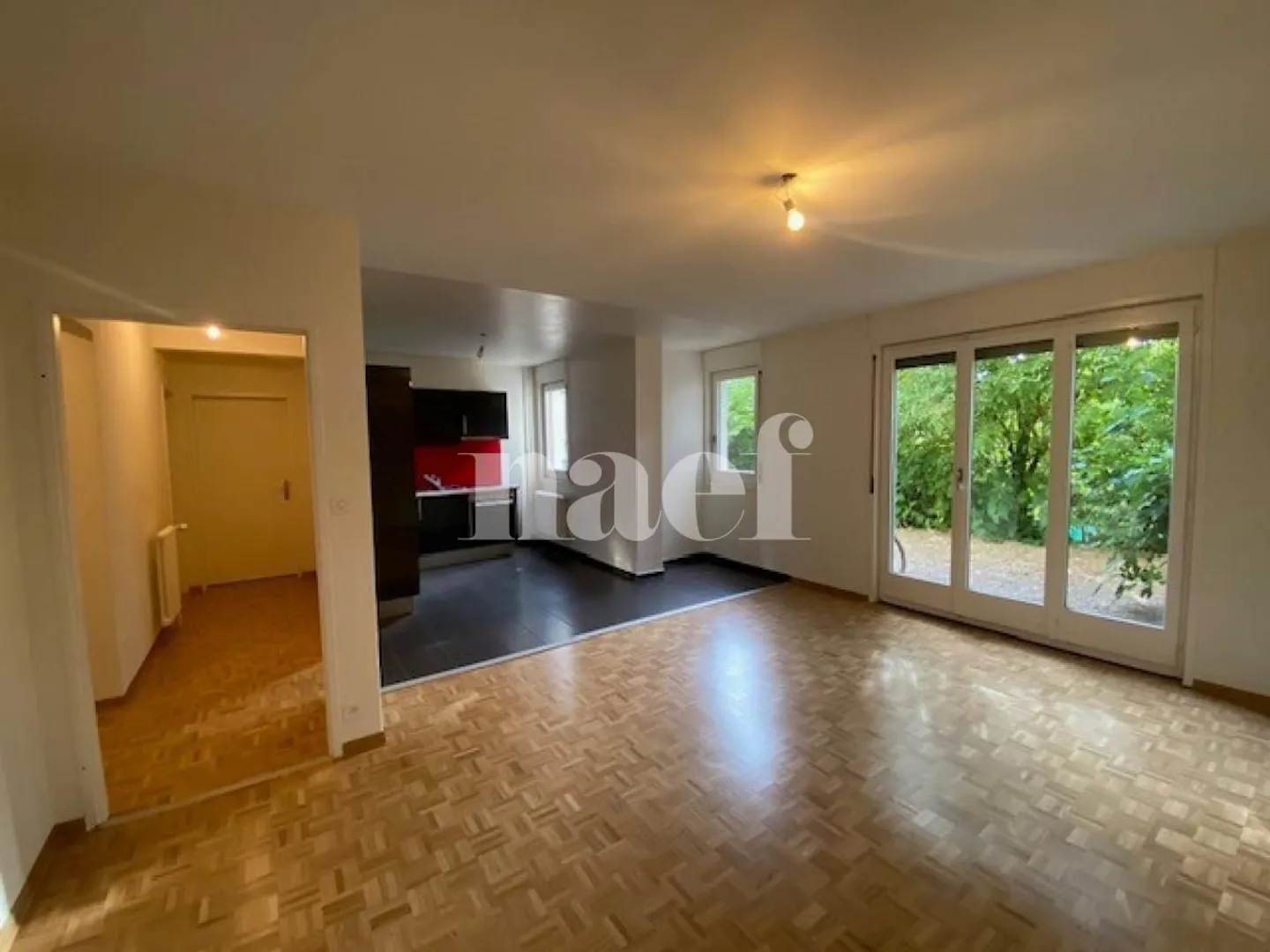 Appartement avec grande terrasse au rez-de-chaussée - Photo 4 sur 8
