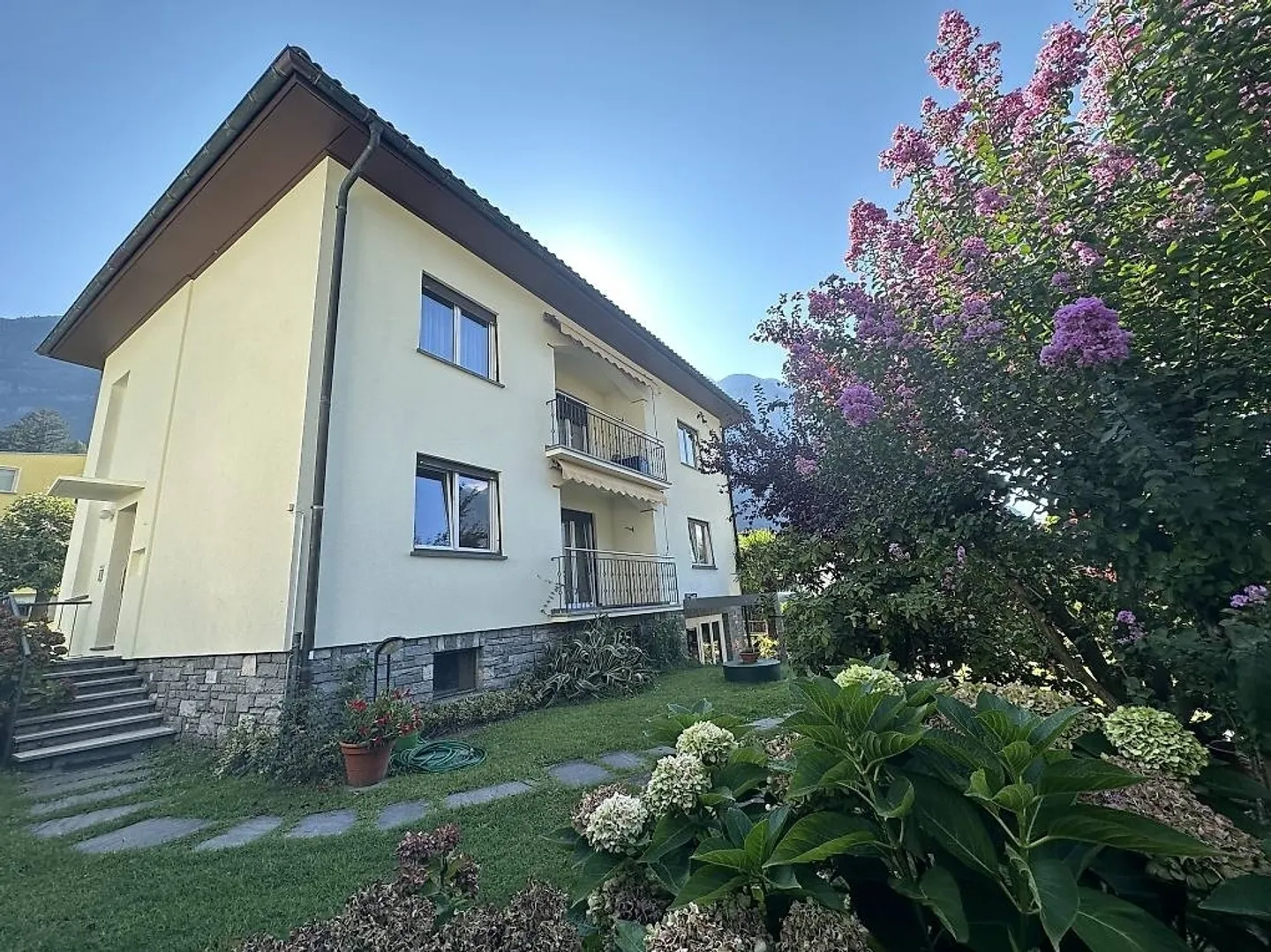 Charmante Maison Bifamiliale avec Jardin à Biasca - Photo 1 sur 10