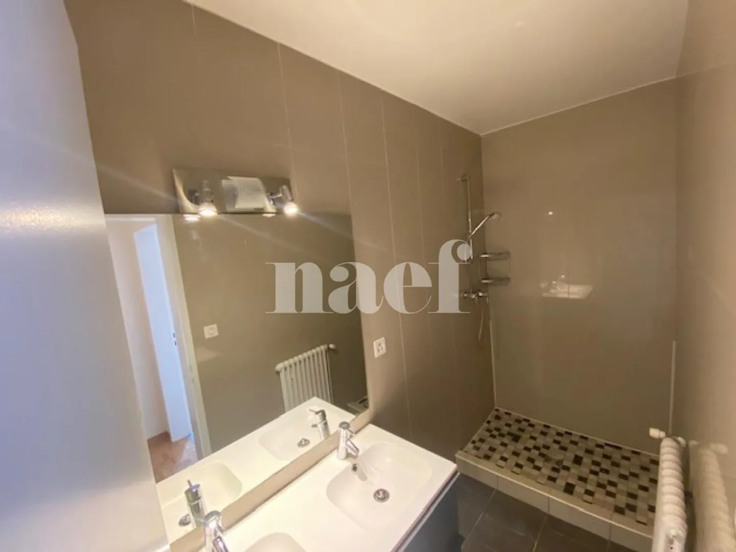 Appartement avec grande terrasse au rez-de-chaussée - Photo 6 sur 8