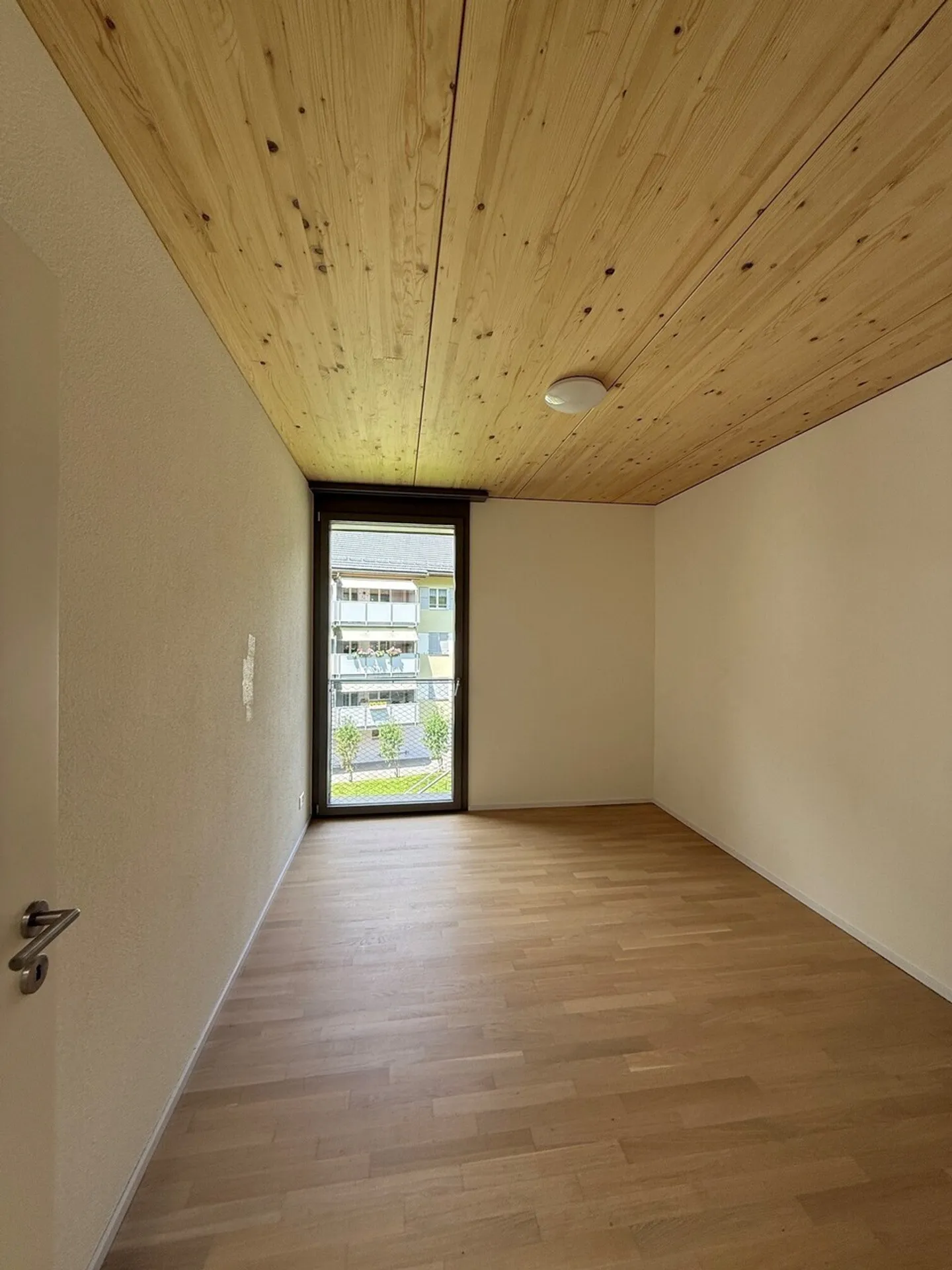 Bright rooms with cozy living atmosphere! - Photo 8 of 9