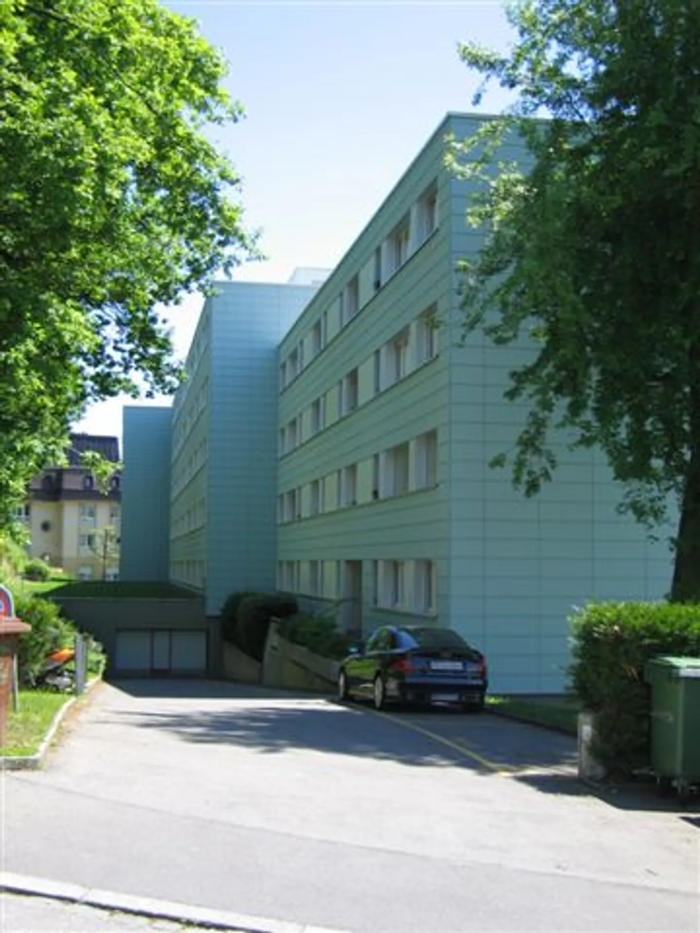 Outdoor parking space for rent near the Chailly district - Photo 3 of 3