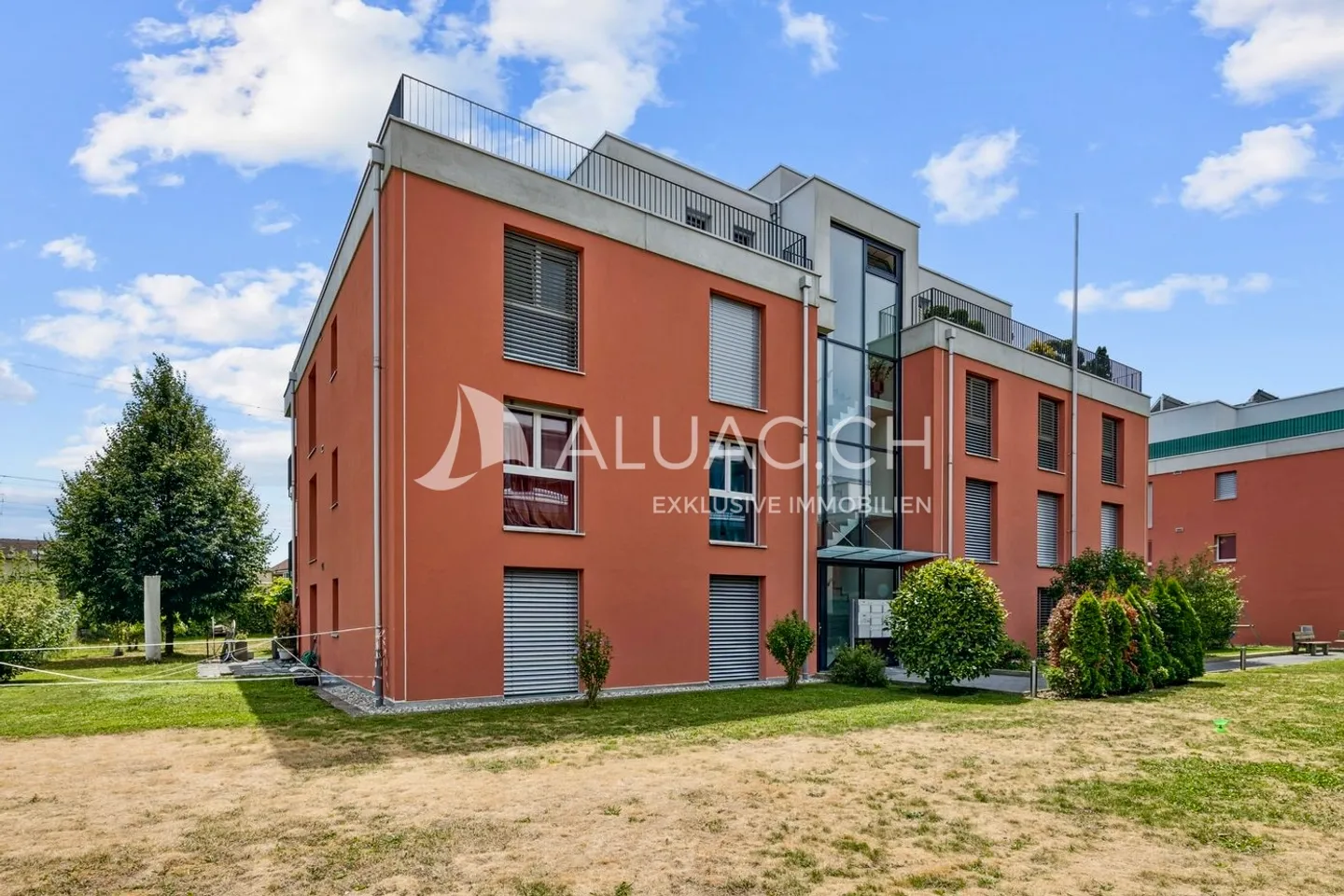 CONDOMINIO MODERNO CON GIARDINO D'INVERNO - Foto 2 di 9