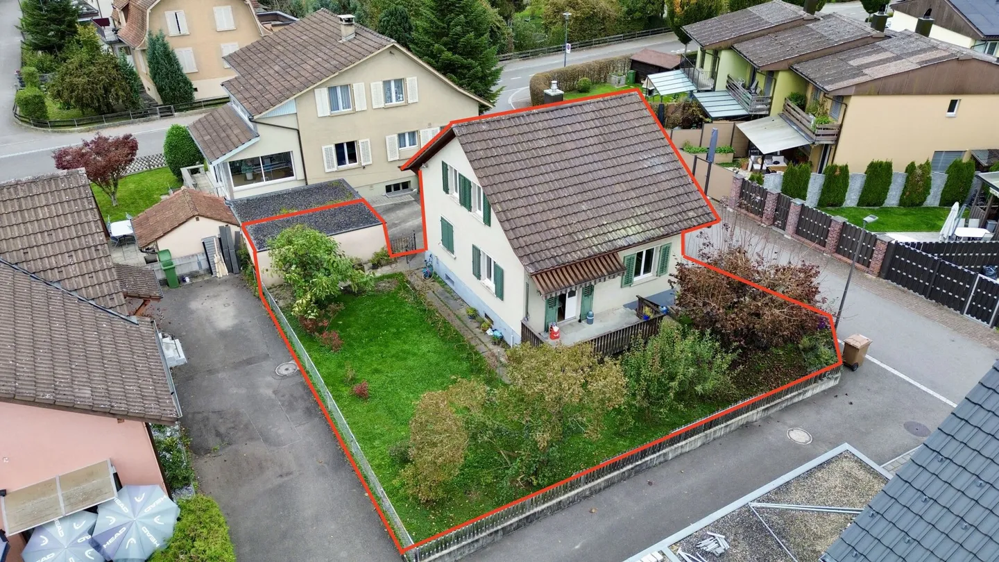 Detached single-family house with great potential - Photo 2 of 16