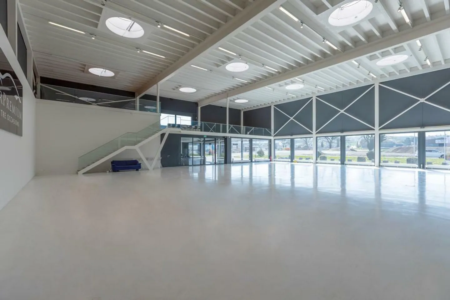 Avenches, in vendita, superficie commerciale e depositi di 964,5 m2 - Foto 1 di 10