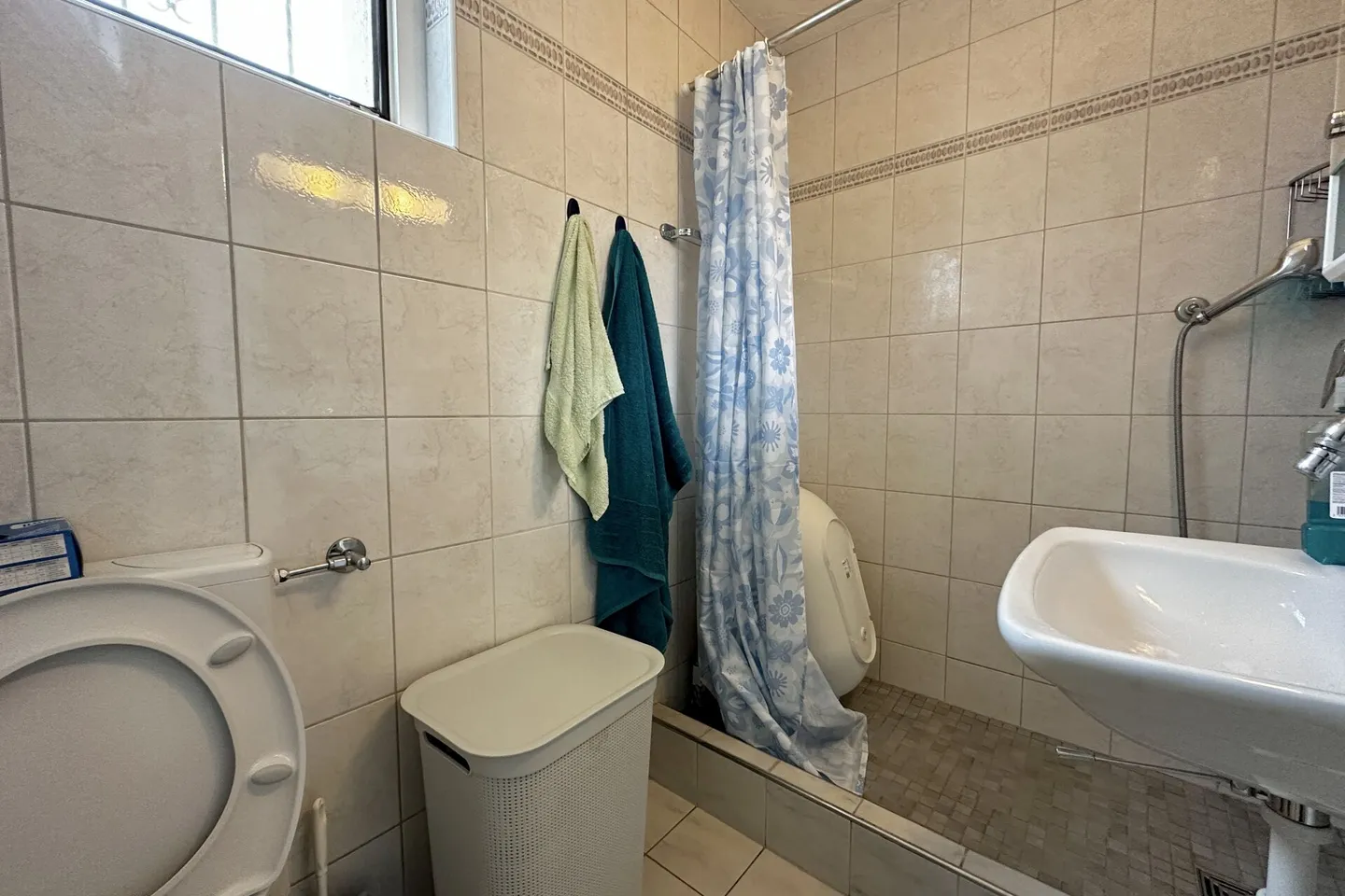 Detached single-family house with great potential - Photo 8 of 16