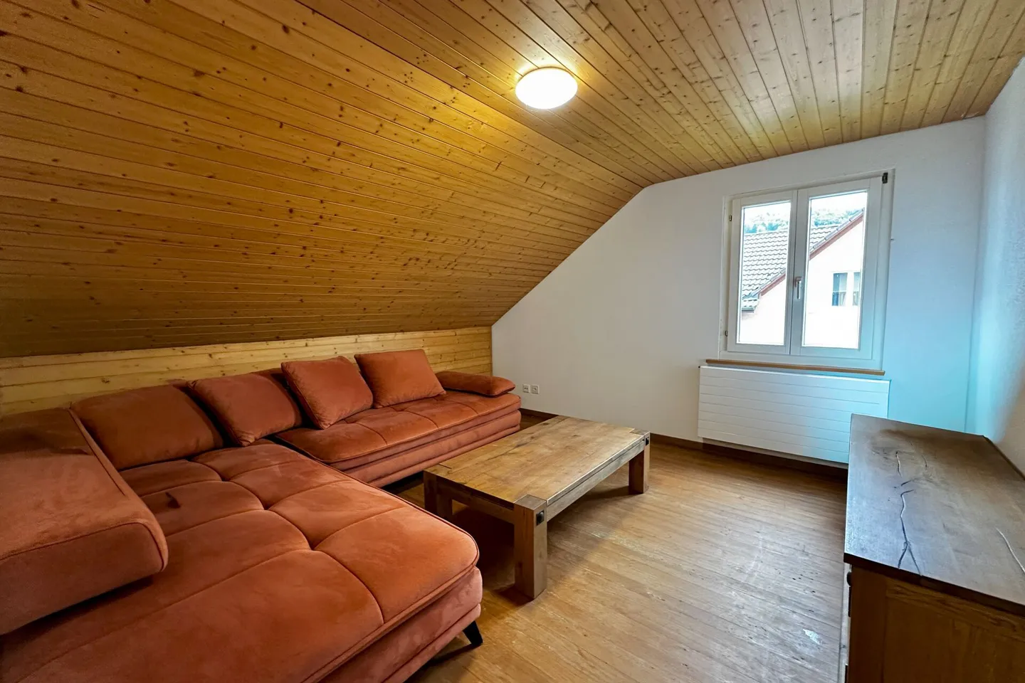 Detached single-family house with great potential - Photo 12 of 16