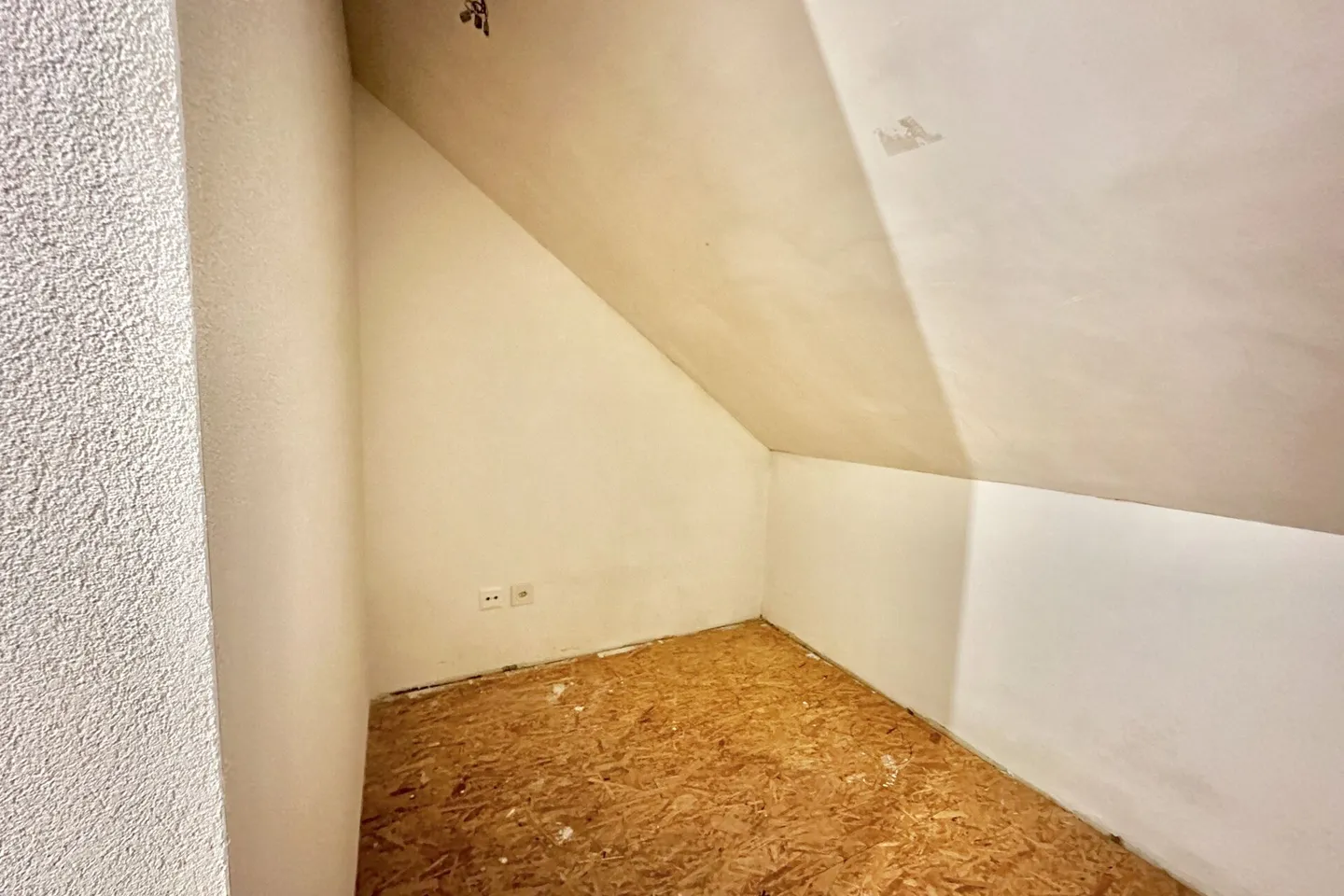 Detached single-family house with great potential - Photo 13 of 16