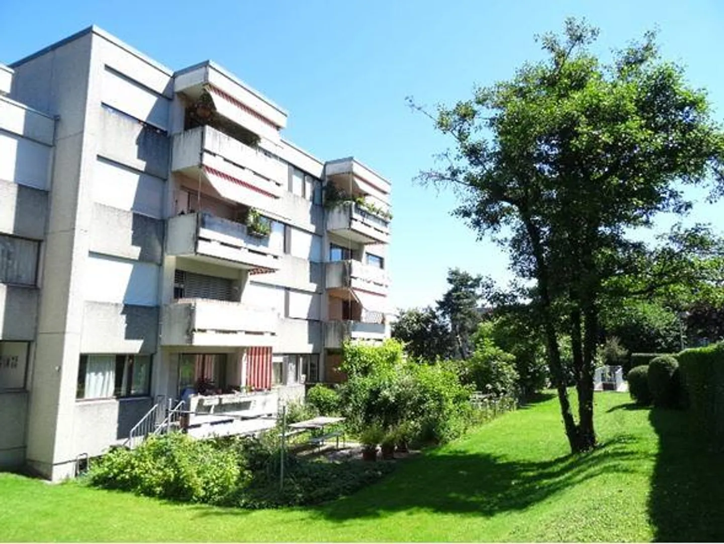 Outer Schosshalde attractive 3.5-room apartment on the 1st floor with balcony - Photo 1 of 12