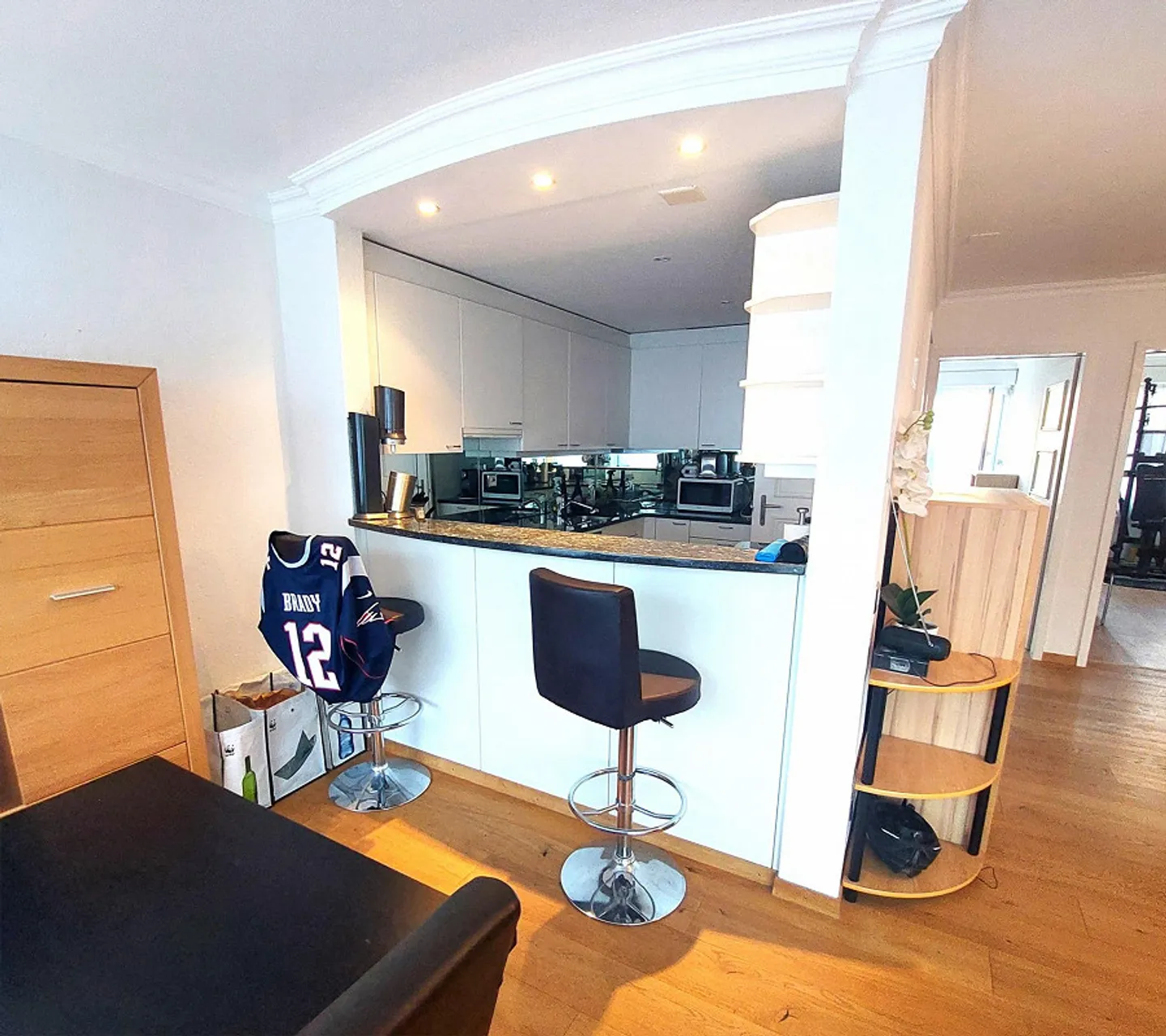 Outer Schosshalde attractive 3.5-room apartment on the 1st floor with balcony - Photo 2 of 12