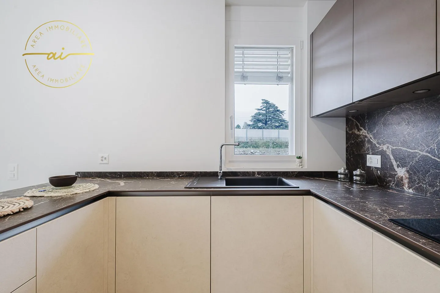 NEW 4.5 ROOMS WITH PRIVATE GARDEN IN ELEGANT RESIDENCE - Photo 4 of 13