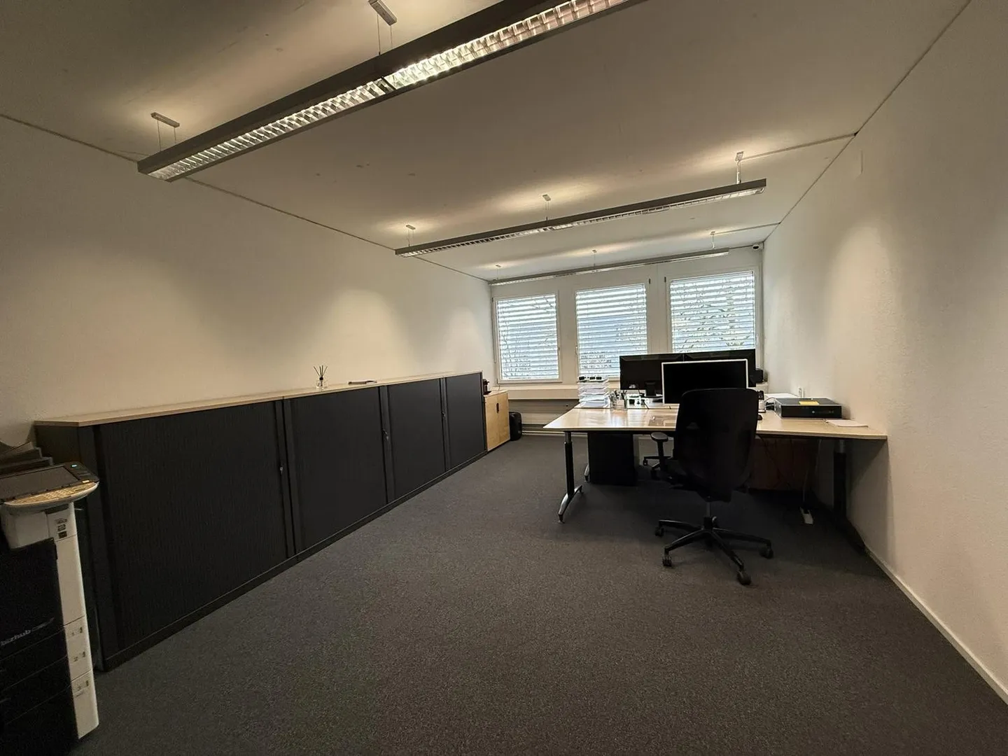 Office space for rent - Photo 1 of 4