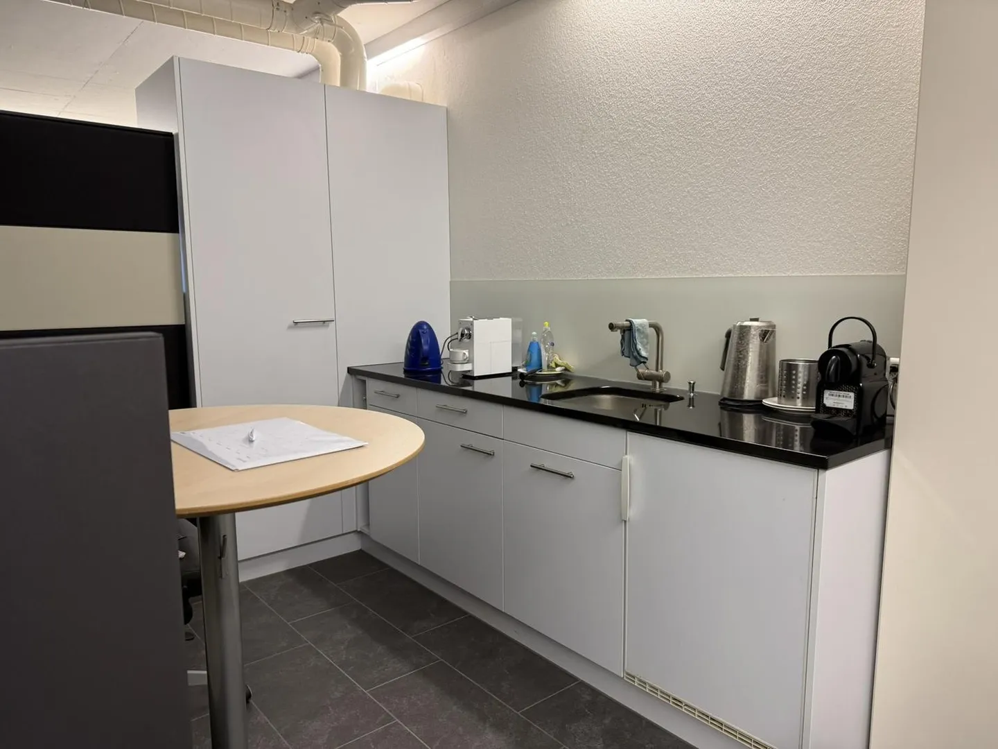 Office space for rent - Photo 3 of 4