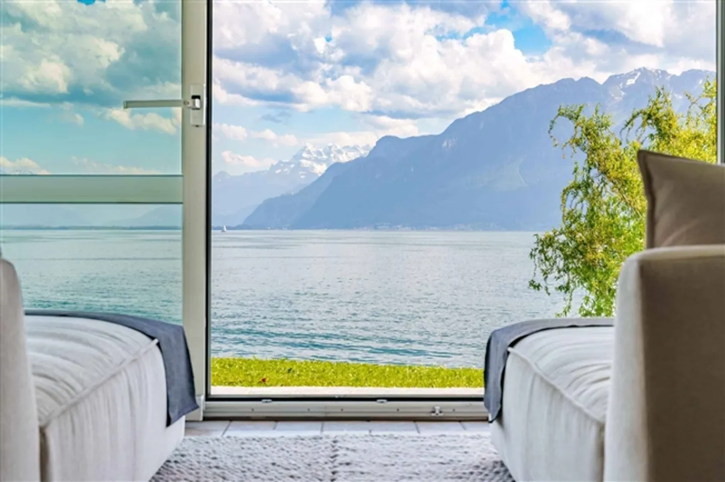 Propriété rare au bord de l'eau à Corseaux - Photo 2 sur 13