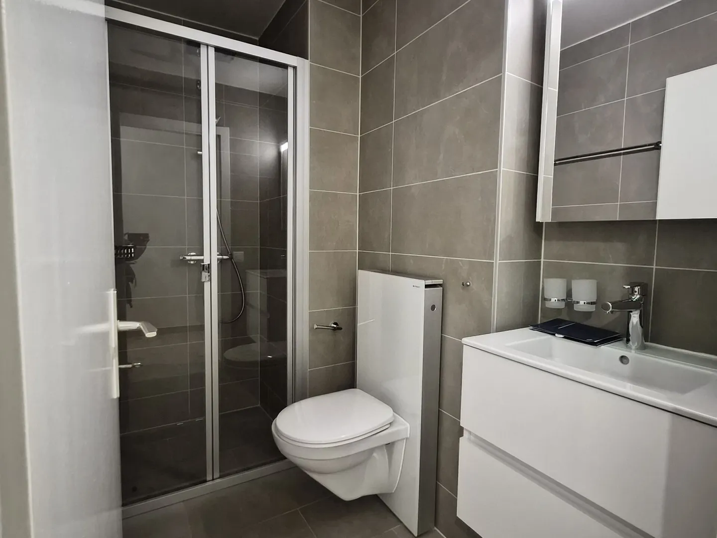 Appartement rénové avec vue lac - Photo 12 sur 16