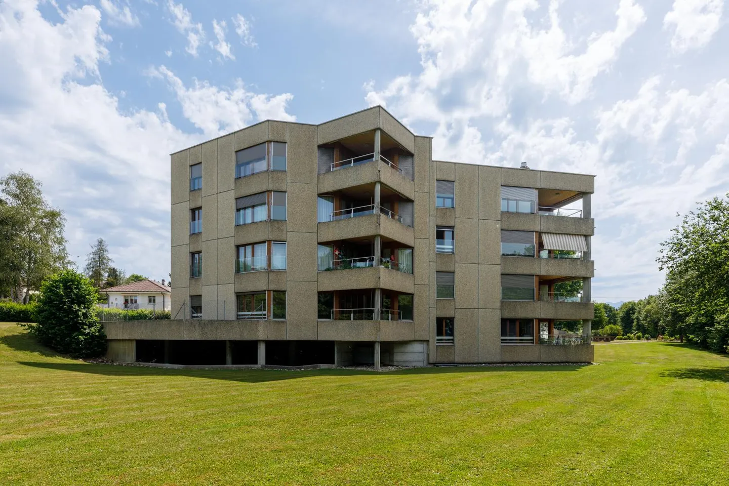 Place de Parking dans Quartier Verdoyant - Photo 2 sur 4