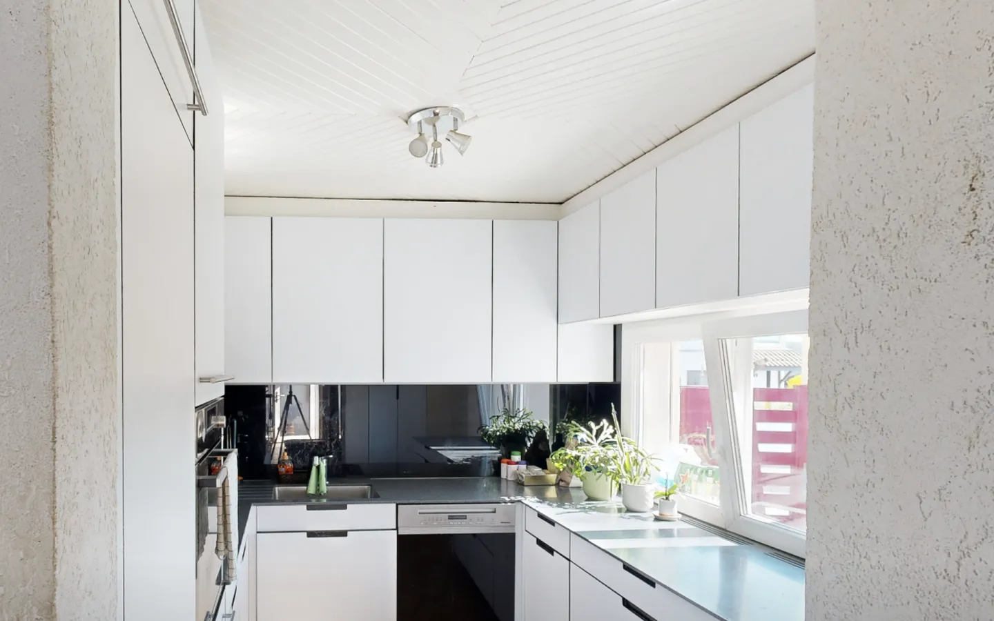 Casa residenziale con 3 camere da letto e 1 ufficio - Foto 2 di 9