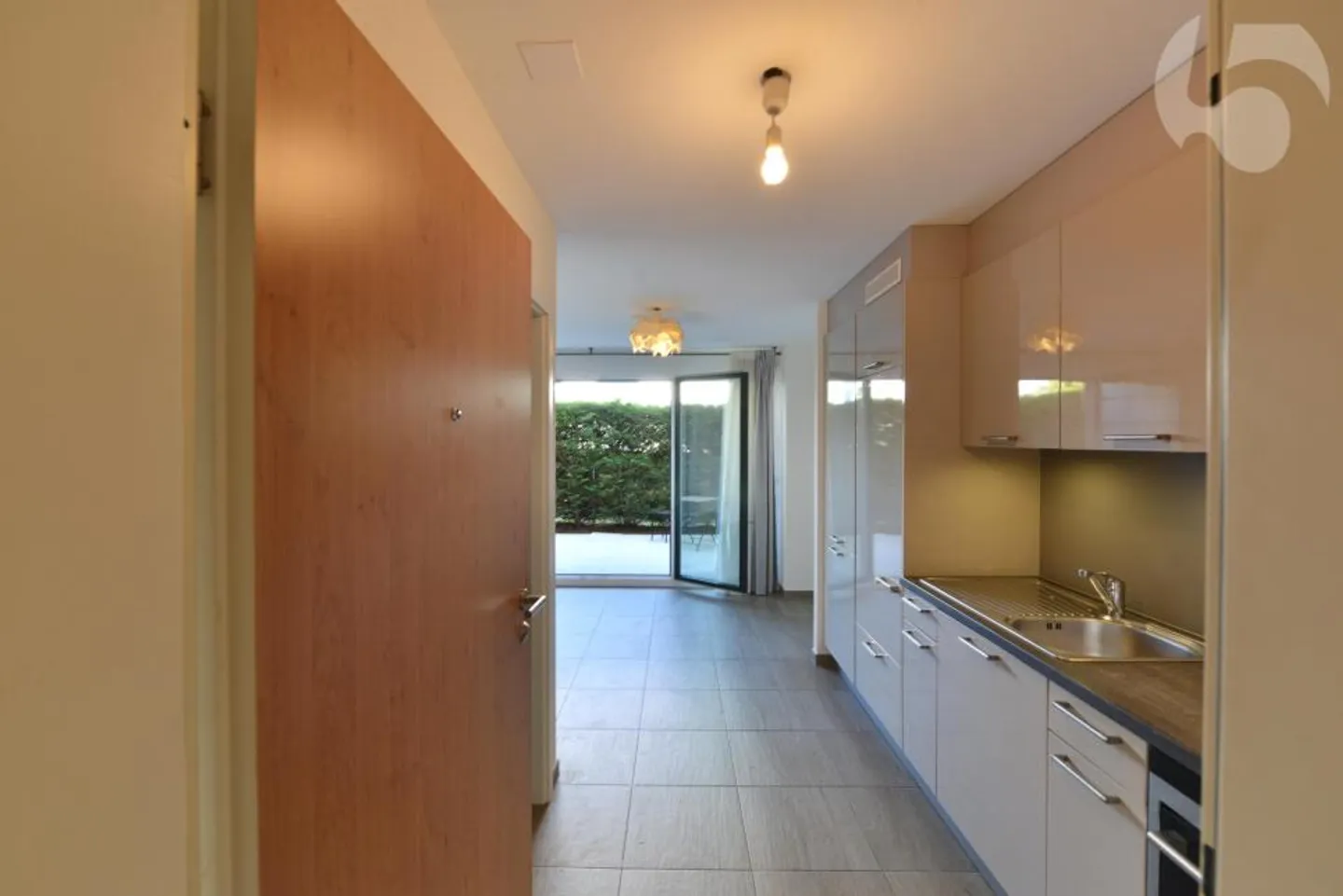 Studio mit großer Terrasse in einem ruhigen Wohnviertel - Foto 3 di 7
