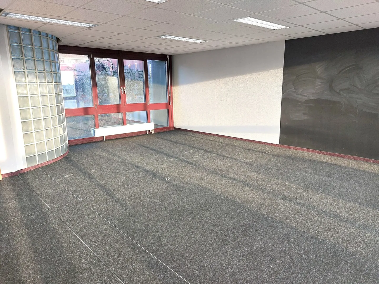 Office space for rent - Photo 2 of 6