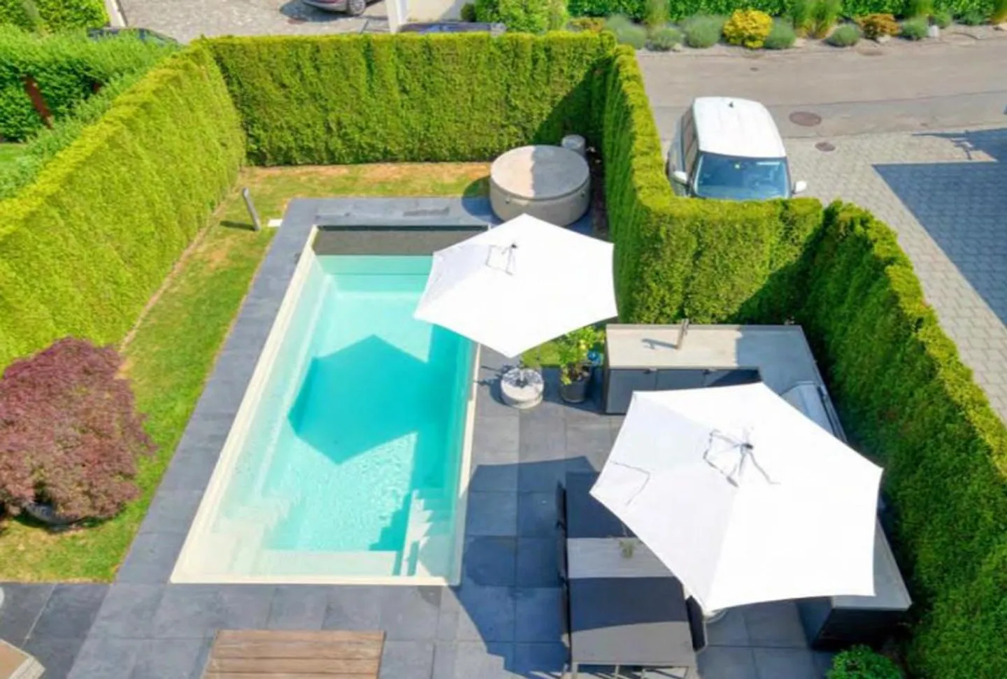 Exklusives, modernes Haus mit viel Licht und eigenem Pool - Foto 3 von 19