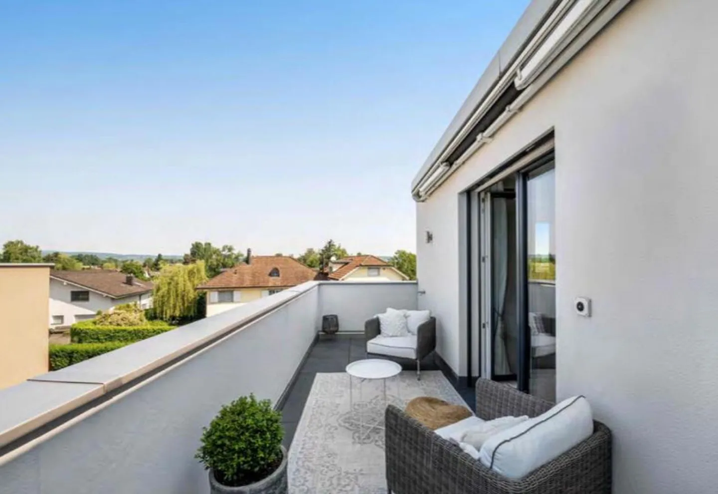 Exklusives, modernes Haus mit viel Licht und eigenem Pool - Foto 5 von 19