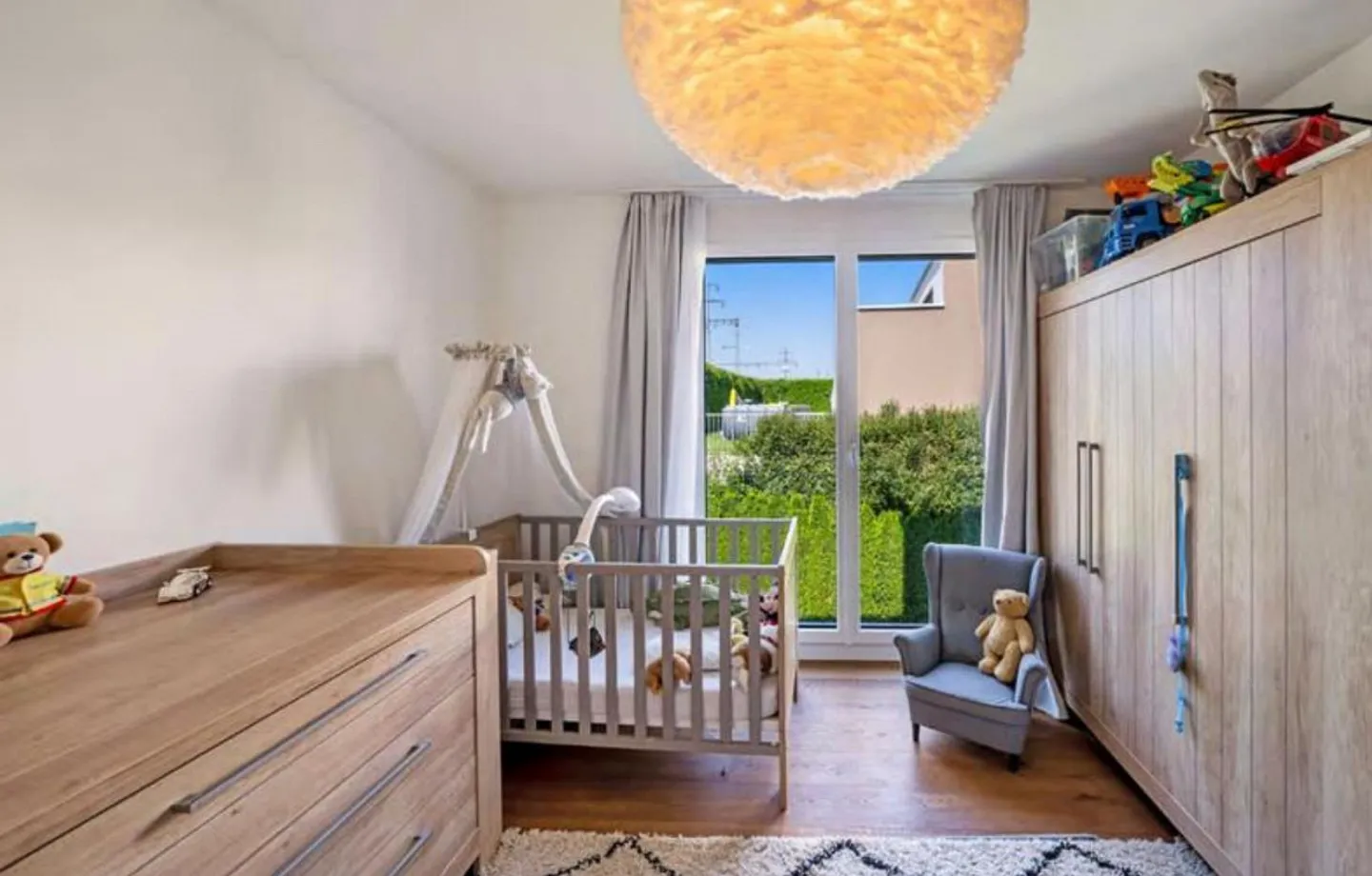 Exklusives, modernes Haus mit viel Licht und eigenem Pool - Foto 10 von 19