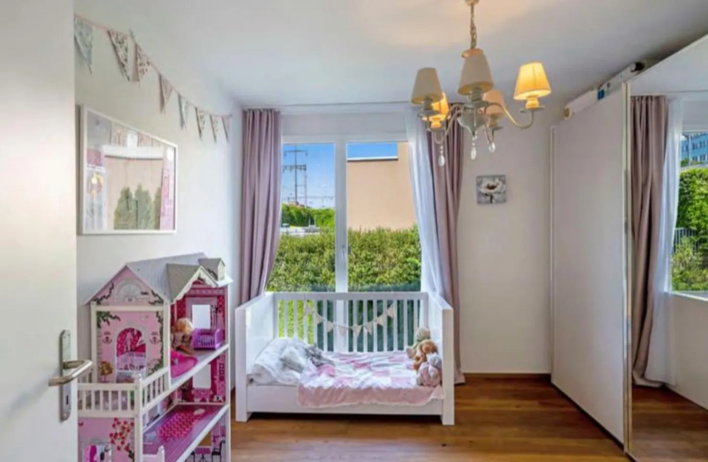 Exklusives, modernes Haus mit viel Licht und eigenem Pool - Foto 9 von 19