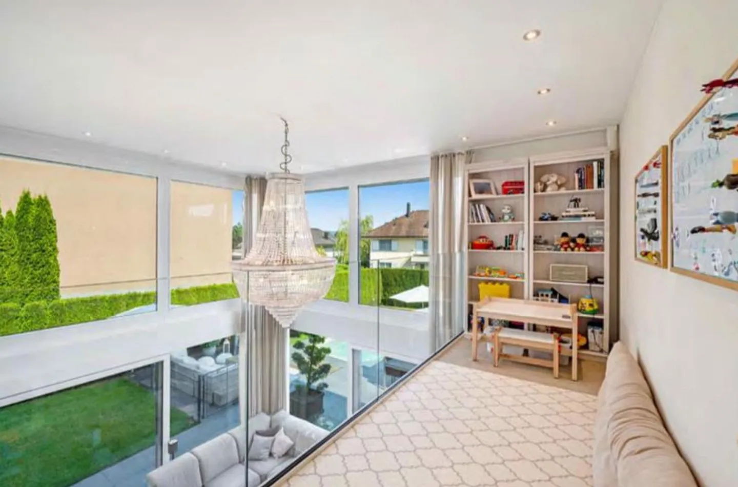 Exklusives, modernes Haus mit viel Licht und eigenem Pool - Foto 11 von 19