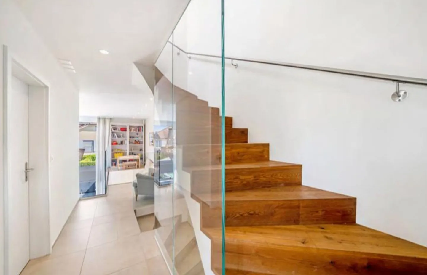 Exklusives, modernes Haus mit viel Licht und eigenem Pool - Foto 13 von 19