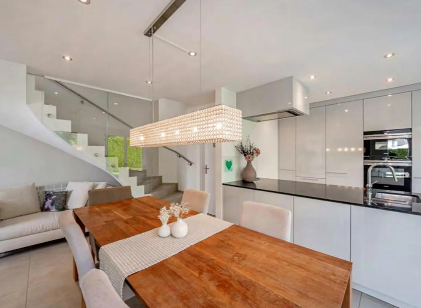 Exklusives, modernes Haus mit viel Licht und eigenem Pool - Foto 15 von 19