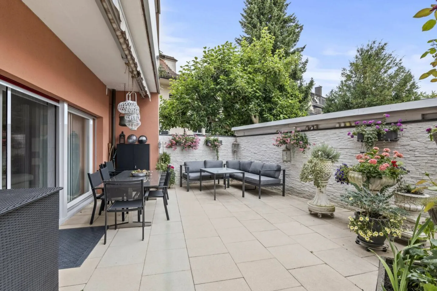 251 M² GARTENMAISONETTE MIT GEWERBE (BÜRO/ATELIER/ HOBBY) - Foto 1 von 7