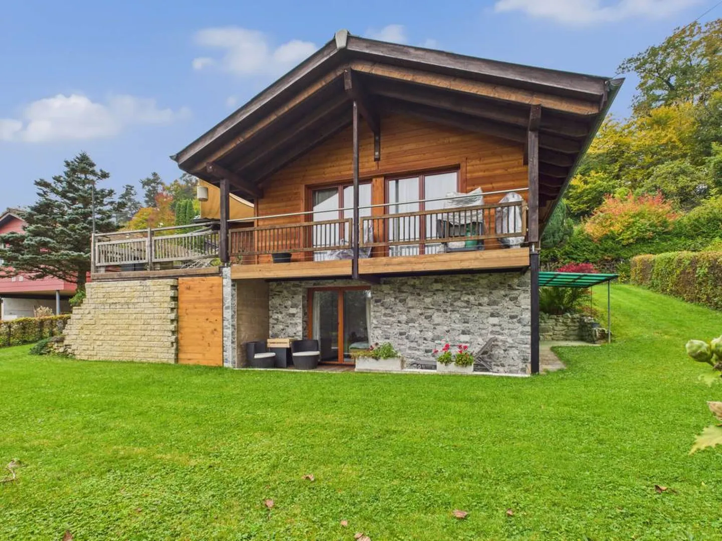 Chalet Incantevole in Posizione Tranquilla con Comfort Moderno - Foto 1 di 13