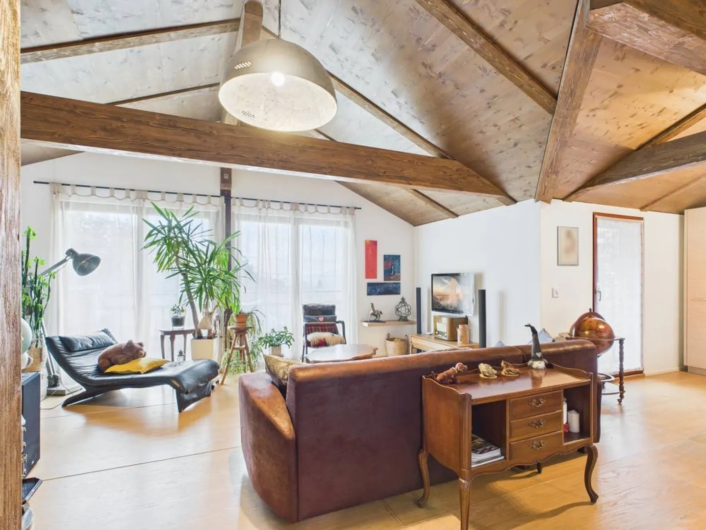 Chalet Incantevole in Posizione Tranquilla con Comfort Moderno - Foto 4 di 13