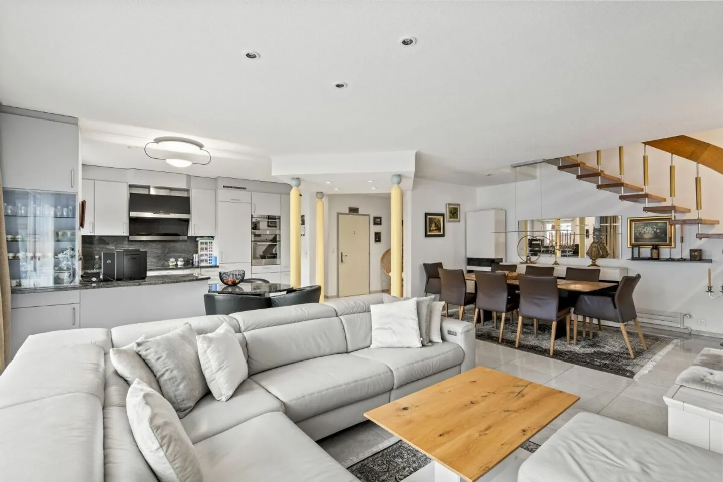 251 M² GARTENMAISONETTE MIT GEWERBE (BÜRO/ATELIER/ HOBBY) - Foto 2 von 7