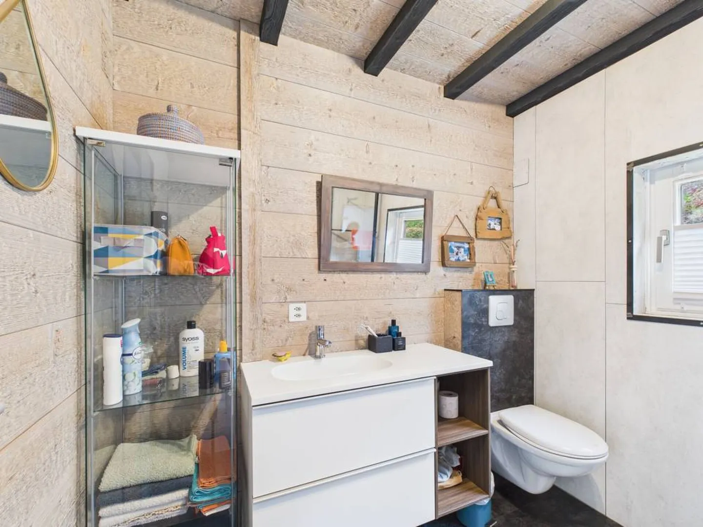 Chalet Incantevole in Posizione Tranquilla con Comfort Moderno - Foto 9 di 13