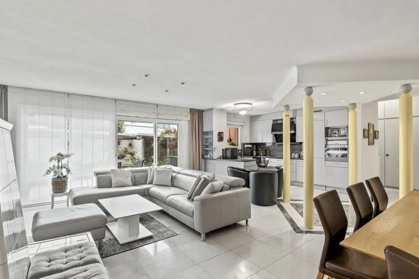 251 M² GARTENMAISONETTE MIT GEWERBE (BÜRO/ATELIER/ HOBBY) - Foto 3 von 7