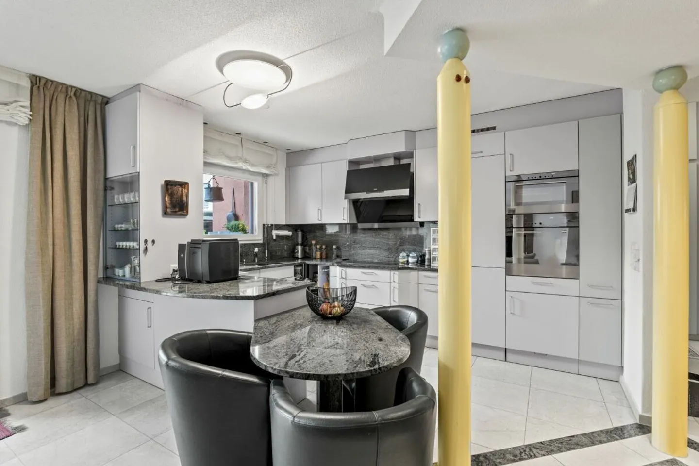 251 M² GARTENMAISONETTE MIT GEWERBE (BÜRO/ATELIER/ HOBBY) - Foto 4 von 7