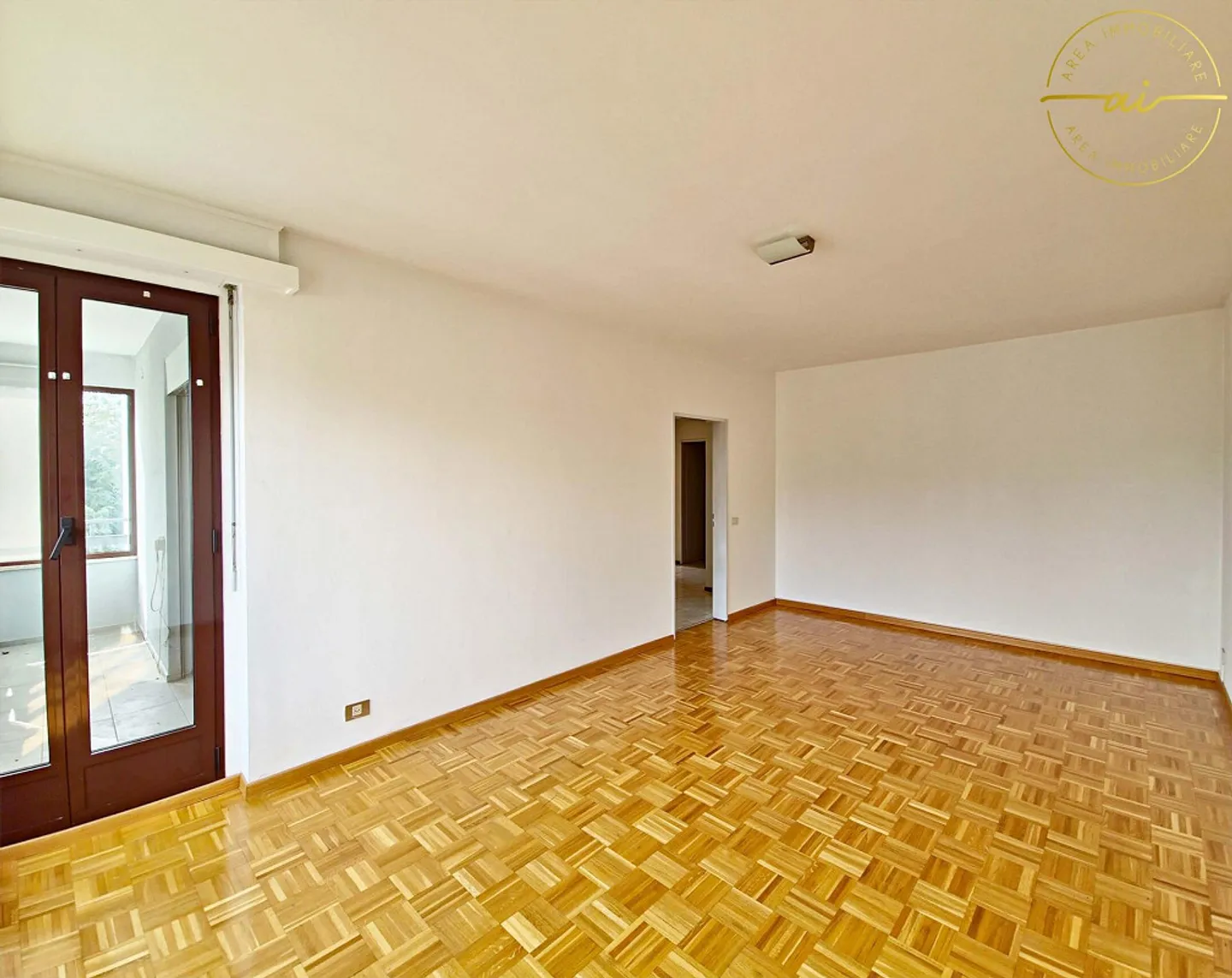 Welcoming 3.5 Rooms with Balcony and Veranda in Morbio Inferiore - Photo 4 of 13